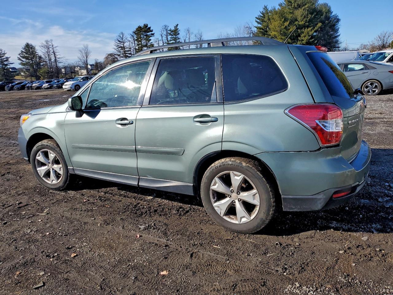 2015 SUBARU FORESTER photo 2