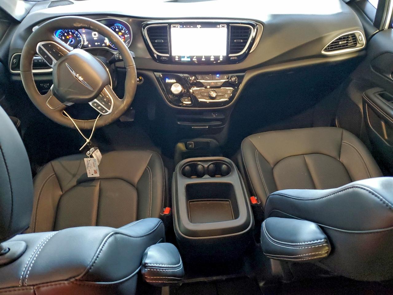 2026 CHRYSLER PACIFICA SELECT photo 8