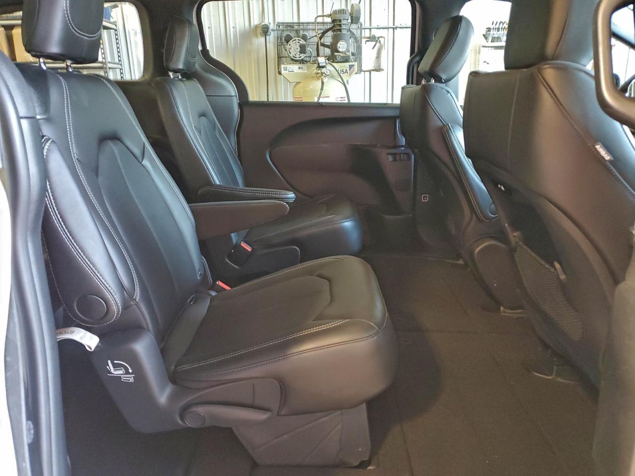 2026 CHRYSLER PACIFICA SELECT photo 11