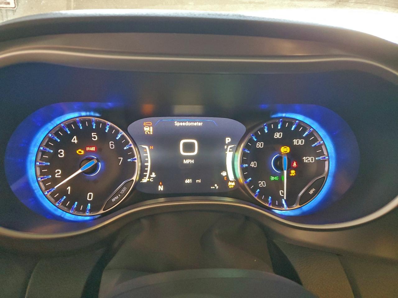 2026 CHRYSLER PACIFICA SELECT photo 9