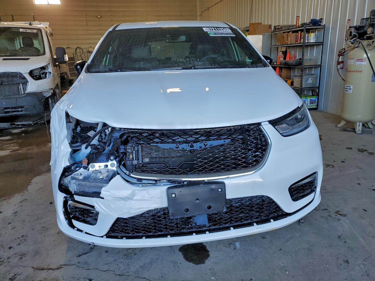 2026 CHRYSLER PACIFICA SELECT photo 5