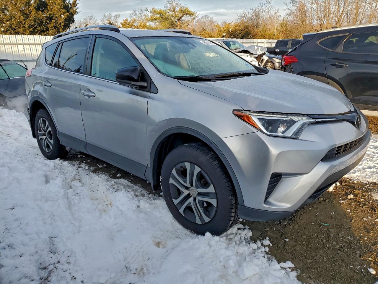 2018 TOYOTA RAV4 LE photo 4