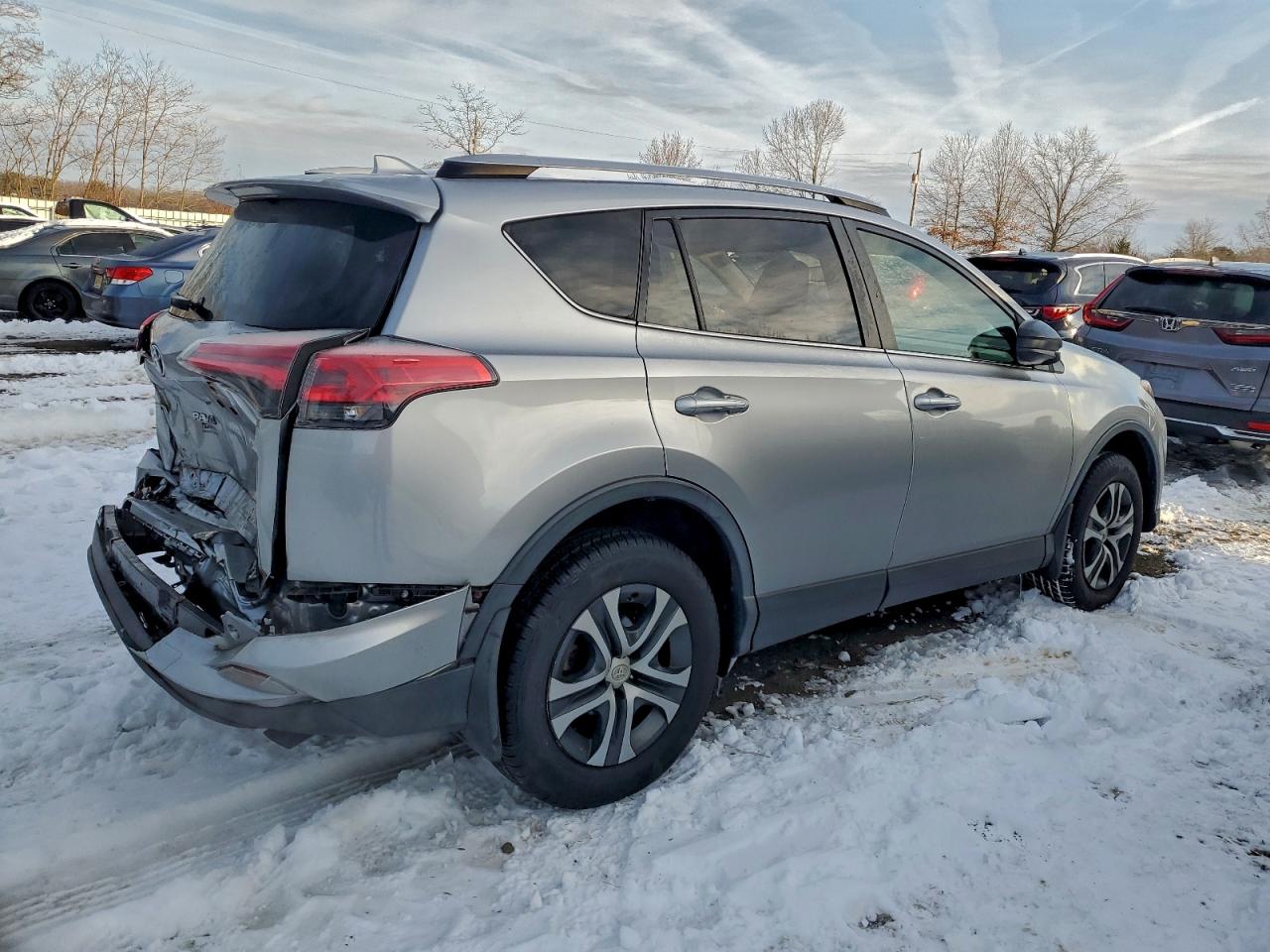 2018 TOYOTA RAV4 LE photo 3