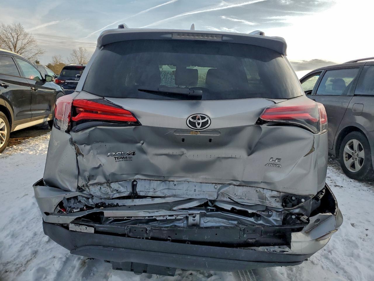 2018 TOYOTA RAV4 LE photo 6
