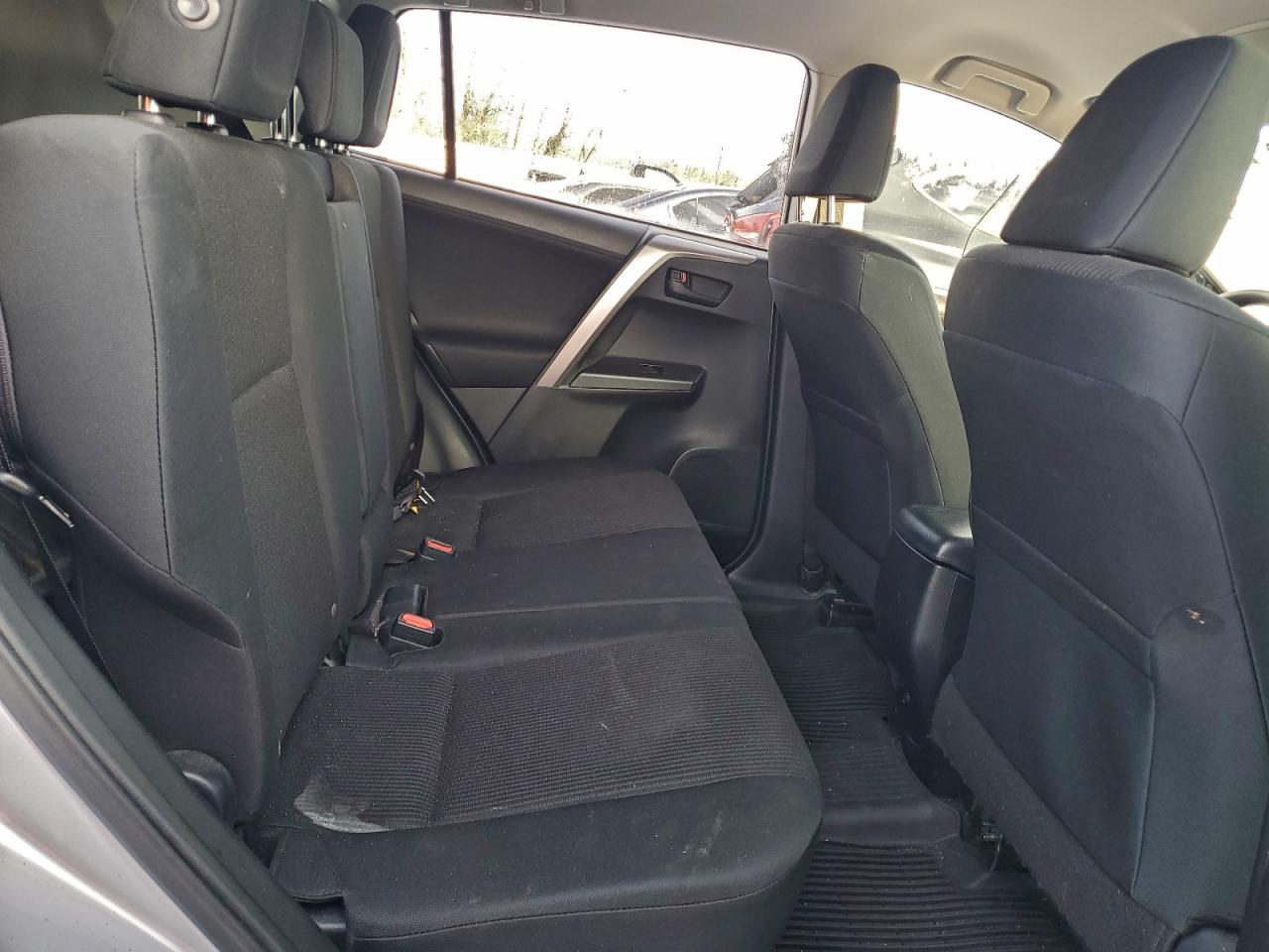 2018 TOYOTA RAV4 LE photo 11