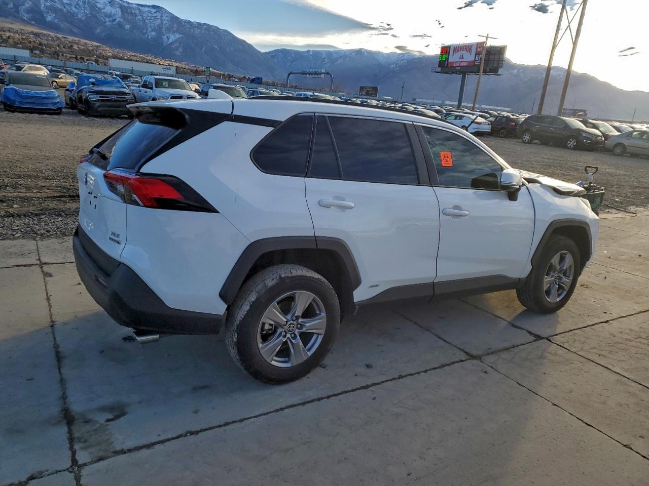 2024 TOYOTA RAV4 XLE photo 3