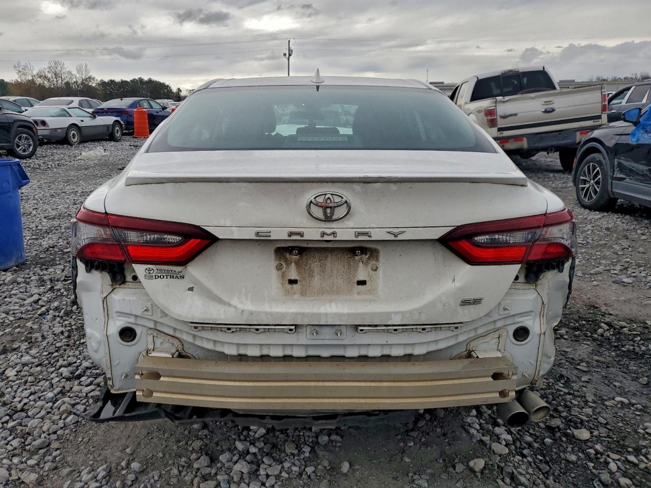 2021 TOYOTA CAMRY SE photo 6
