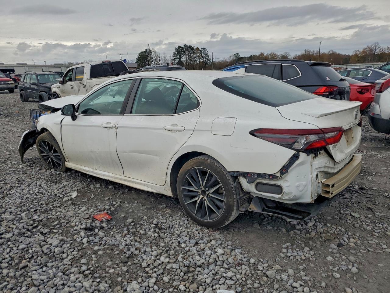 2021 TOYOTA CAMRY SE photo 2