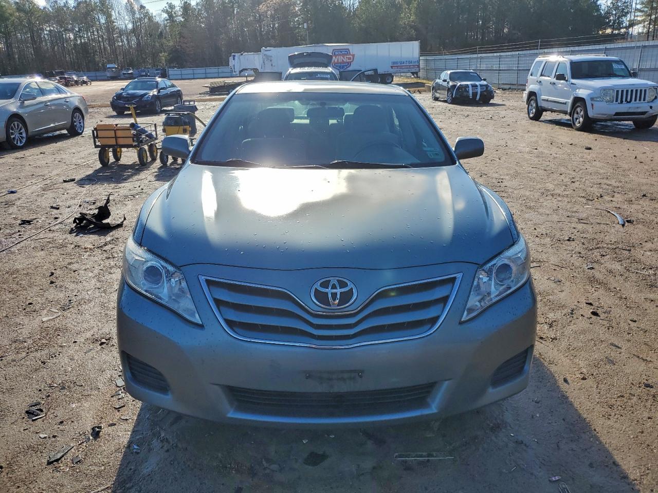 2011 TOYOTA CAMRY BASE photo 5