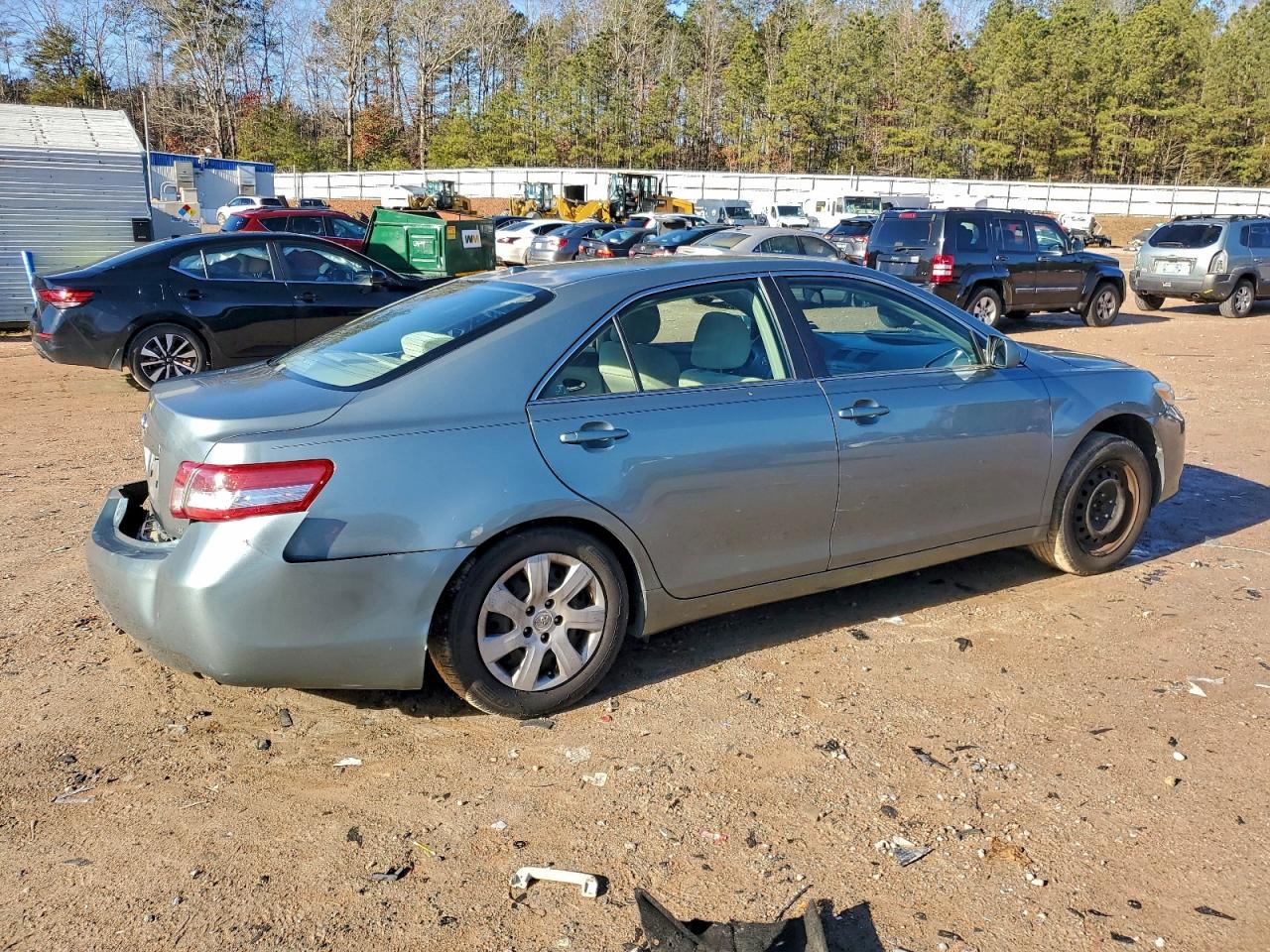 2011 TOYOTA CAMRY BASE photo 3
