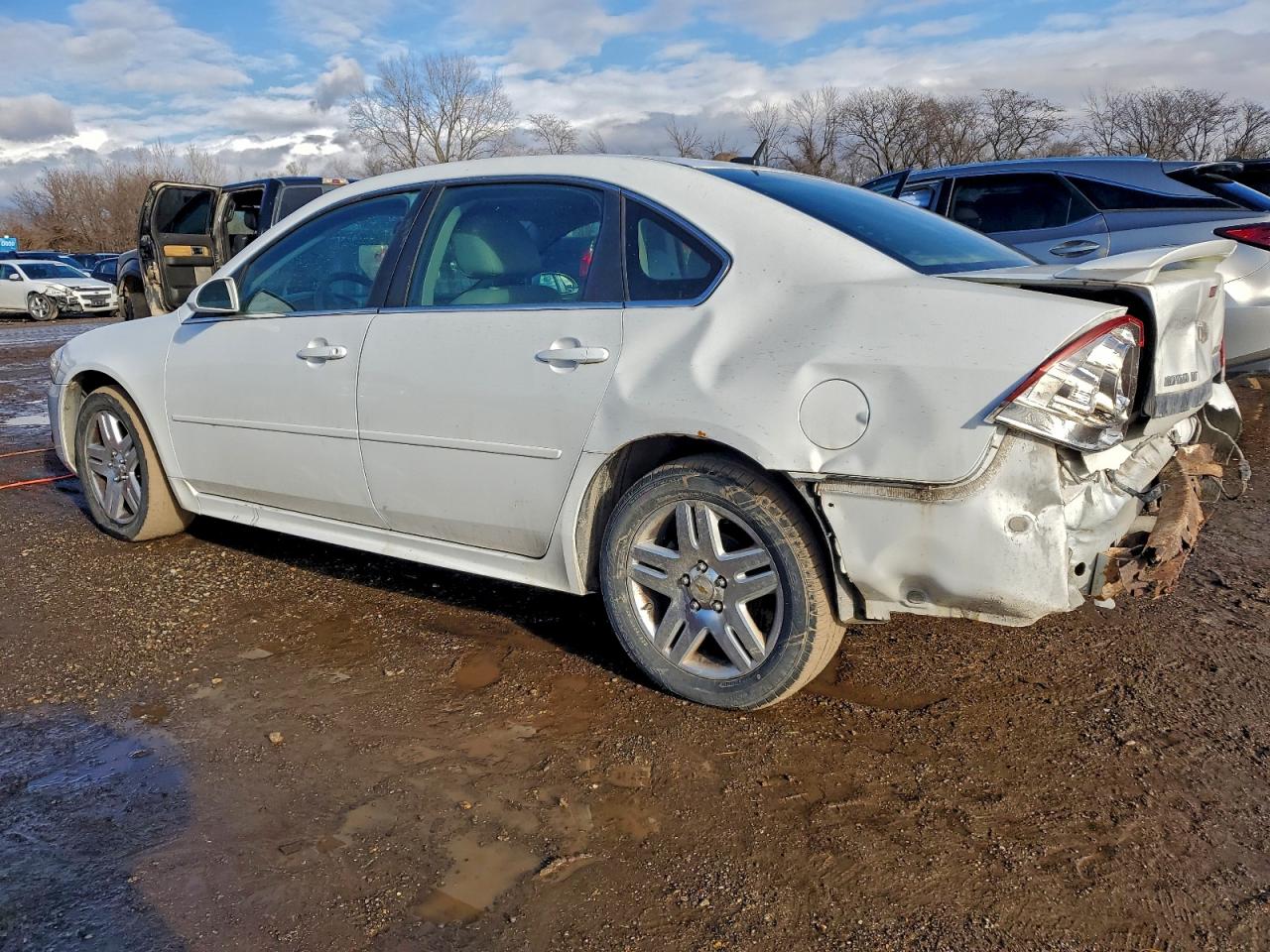 2011 CHEVROLET IMPALA LT photo 2