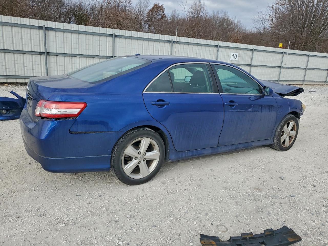 2010 TOYOTA CAMRY BASE photo 3