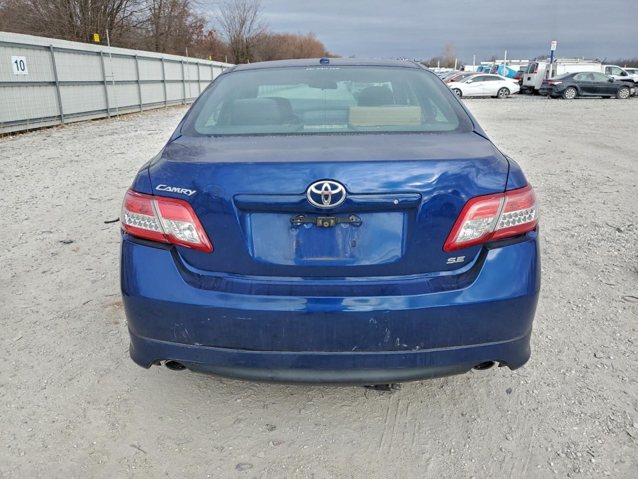 2010 TOYOTA CAMRY BASE photo 6