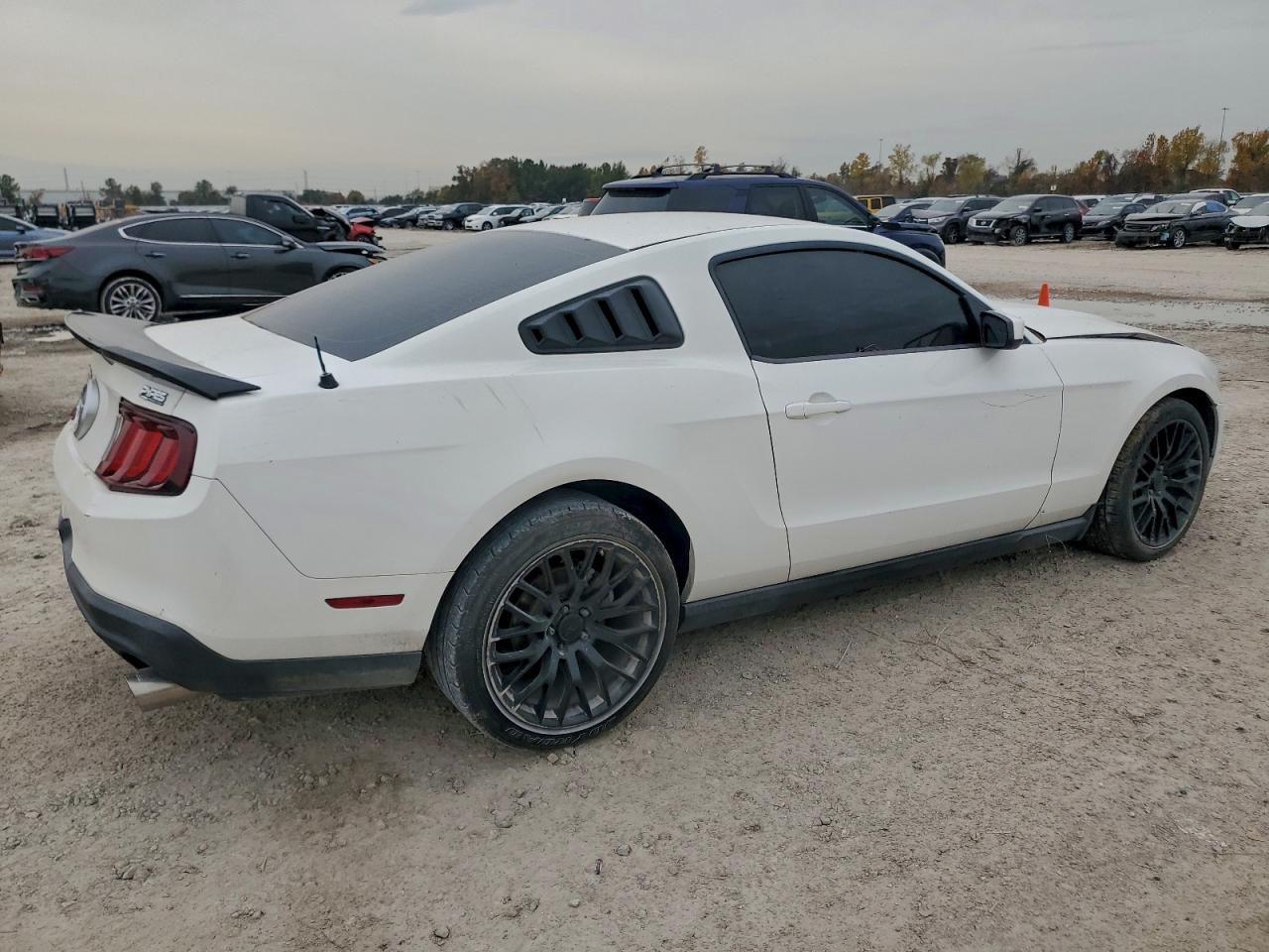 2012 FORD MUSTANG photo 3