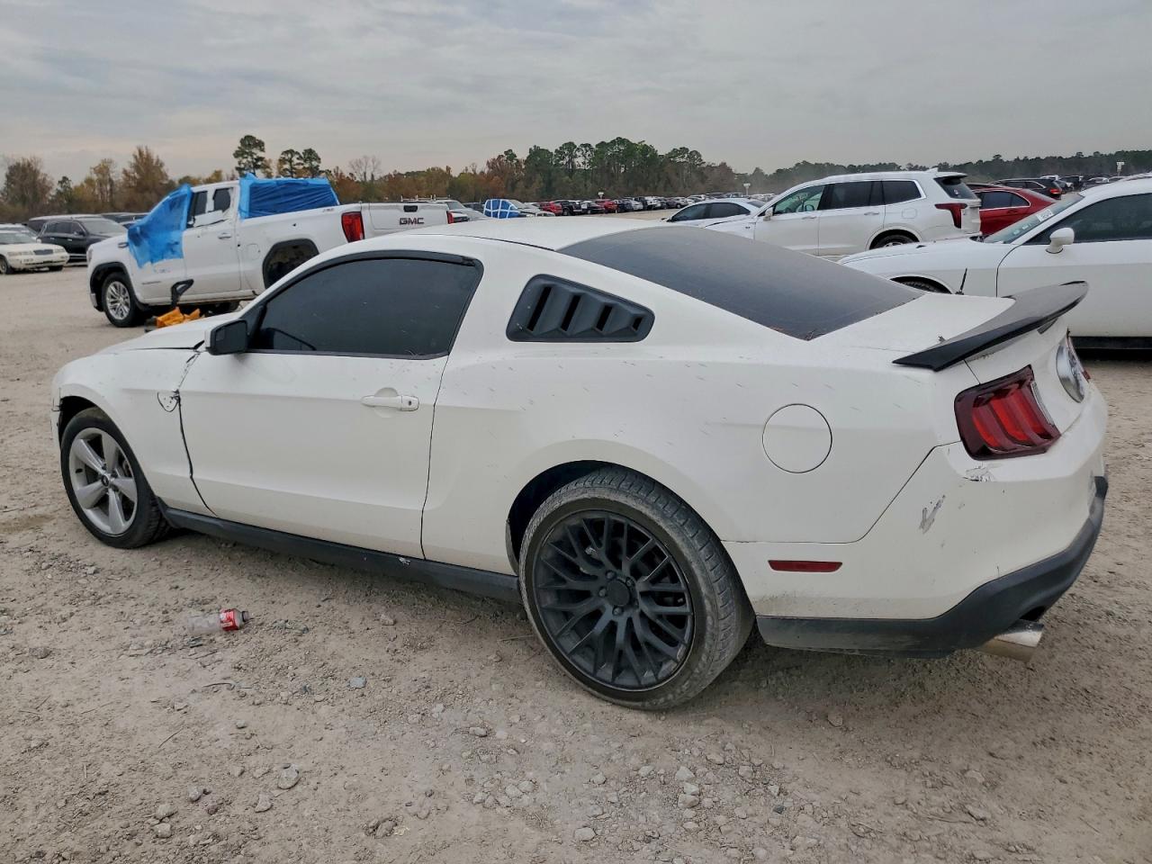 2012 FORD MUSTANG photo 2