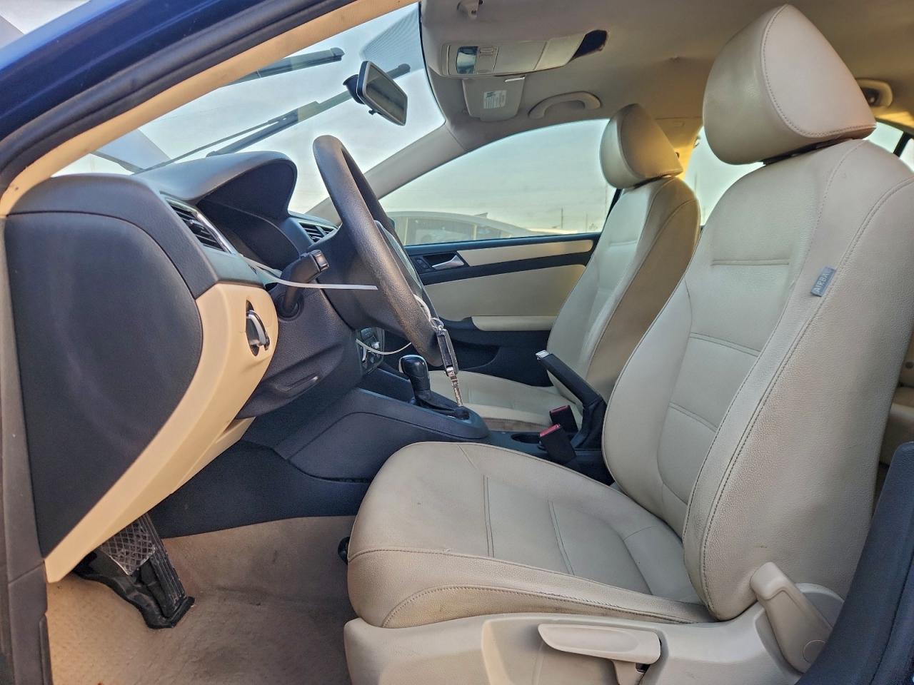2011 VOLKSWAGEN JETTA SE photo 7