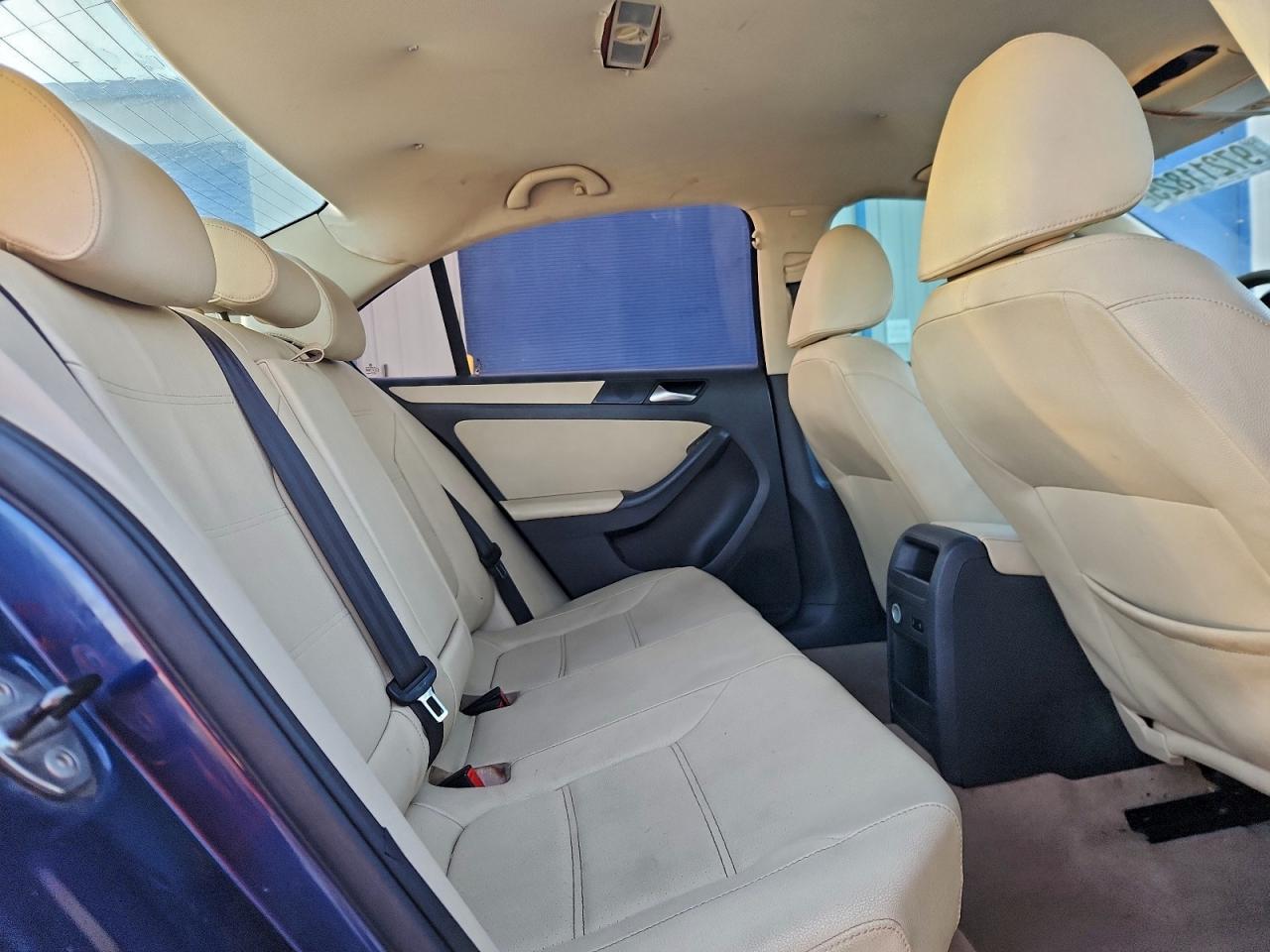 2011 VOLKSWAGEN JETTA SE photo 10