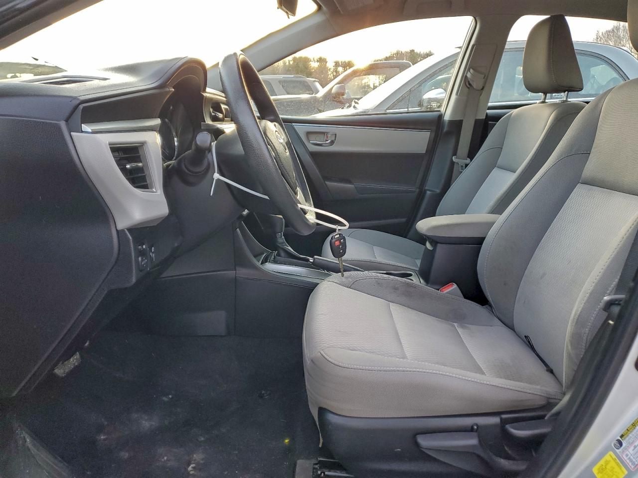 2015 TOYOTA COROLLA L photo 7