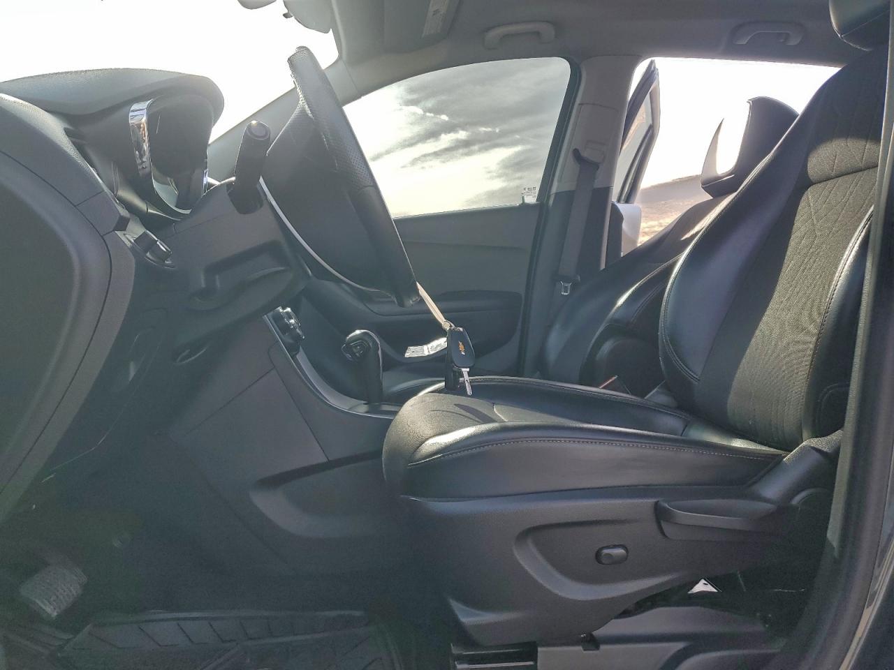 2021 CHEVROLET TRAX 1LT photo 7