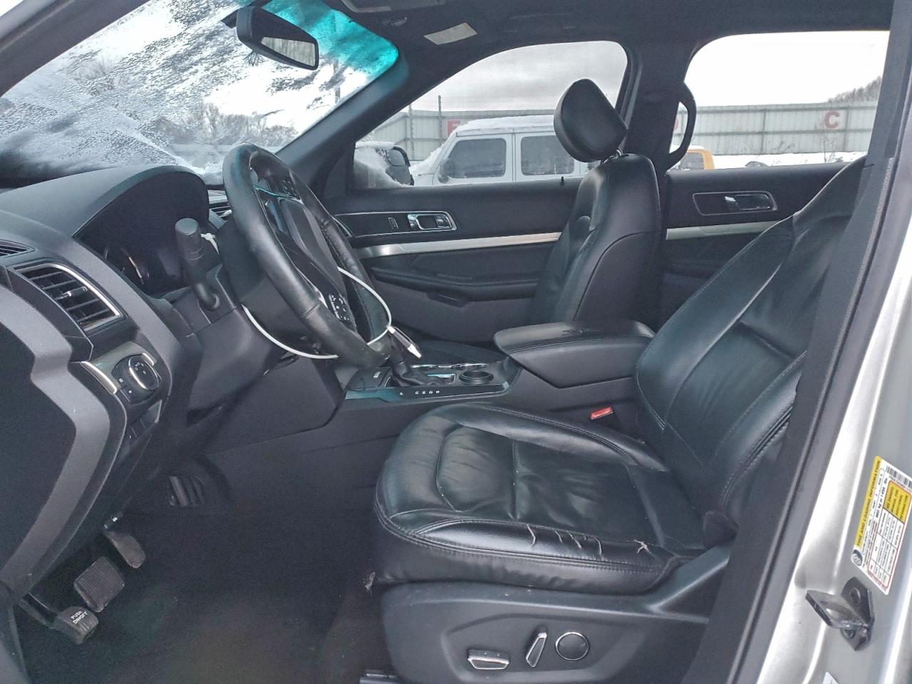 2017 FORD EXPLORER XLT photo 13