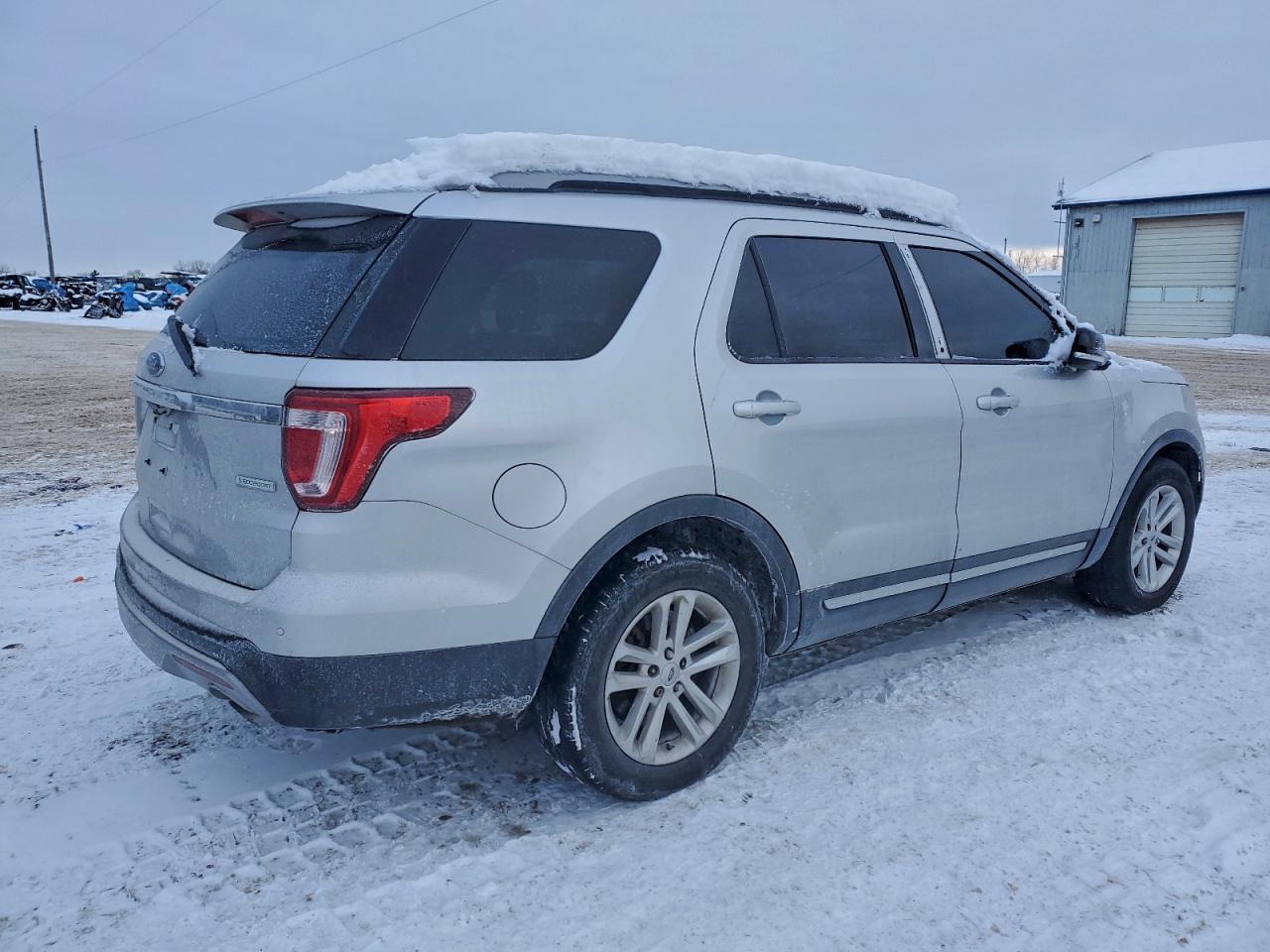 2017 FORD EXPLORER XLT photo 5