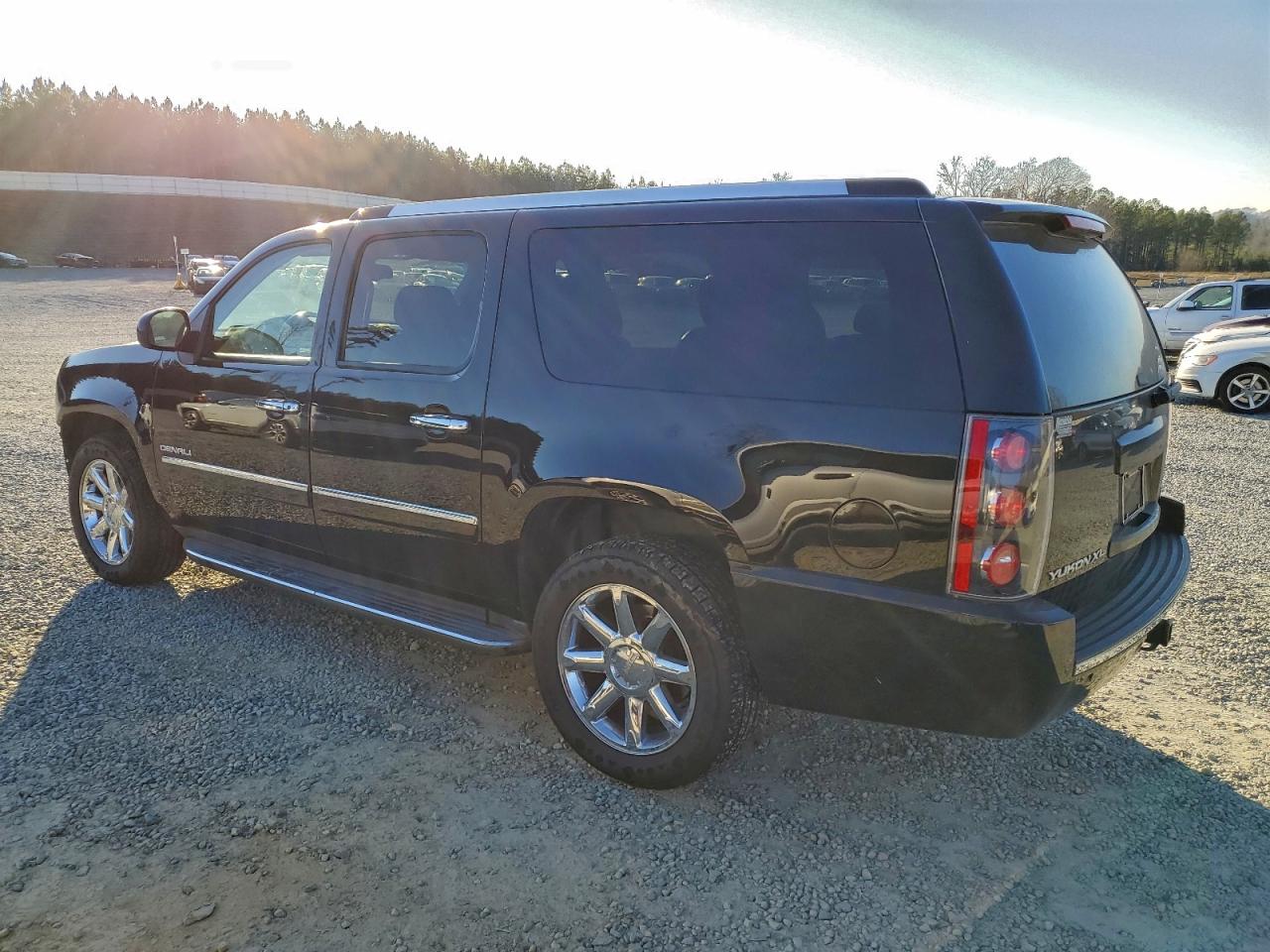 2013 GMC YUKON XL DENALI photo 3