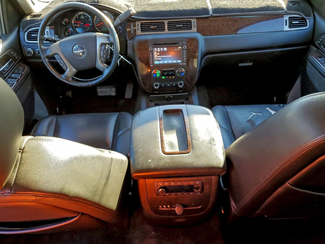 2013 GMC YUKON XL DENALI photo 15
