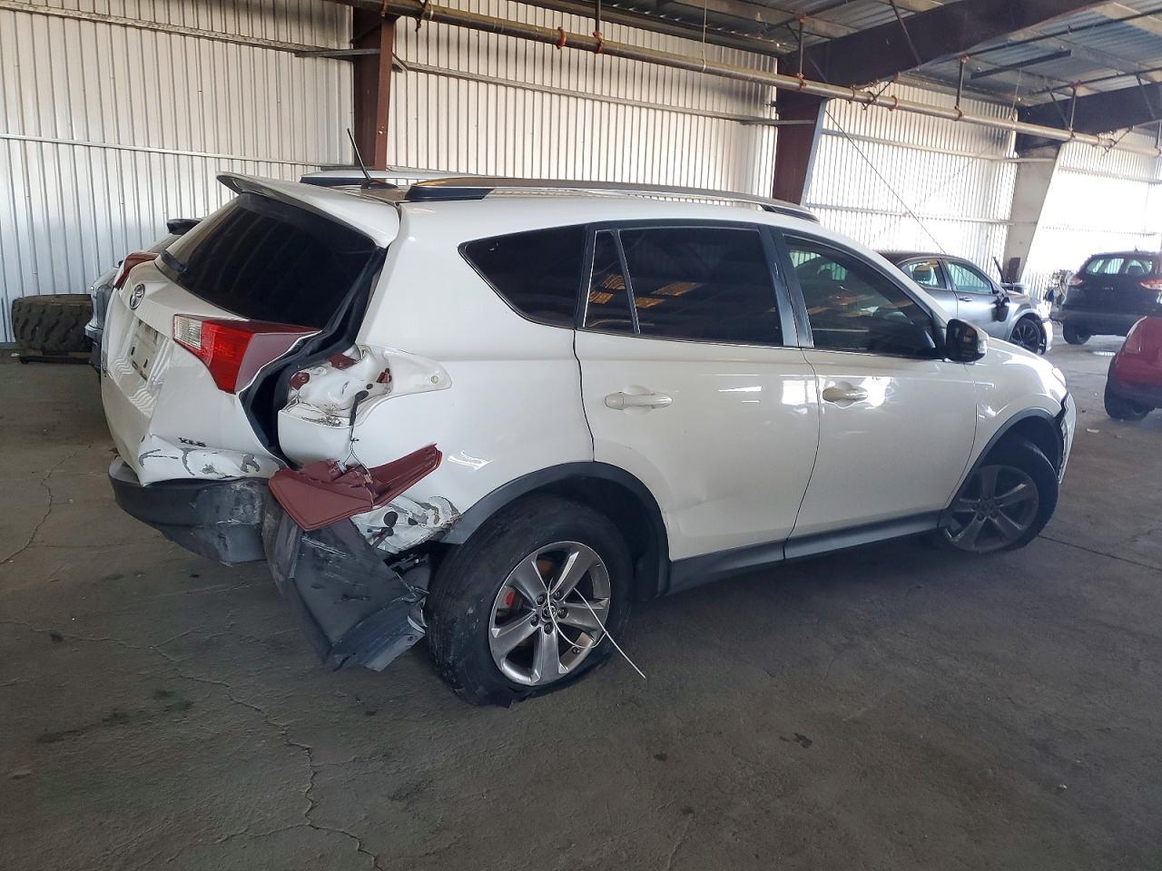 2015 TOYOTA RAV4 XLE photo 3
