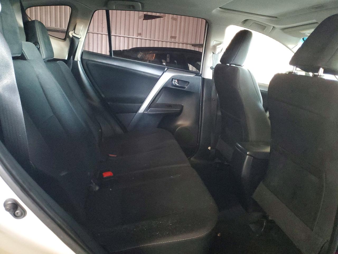 2015 TOYOTA RAV4 XLE photo 11