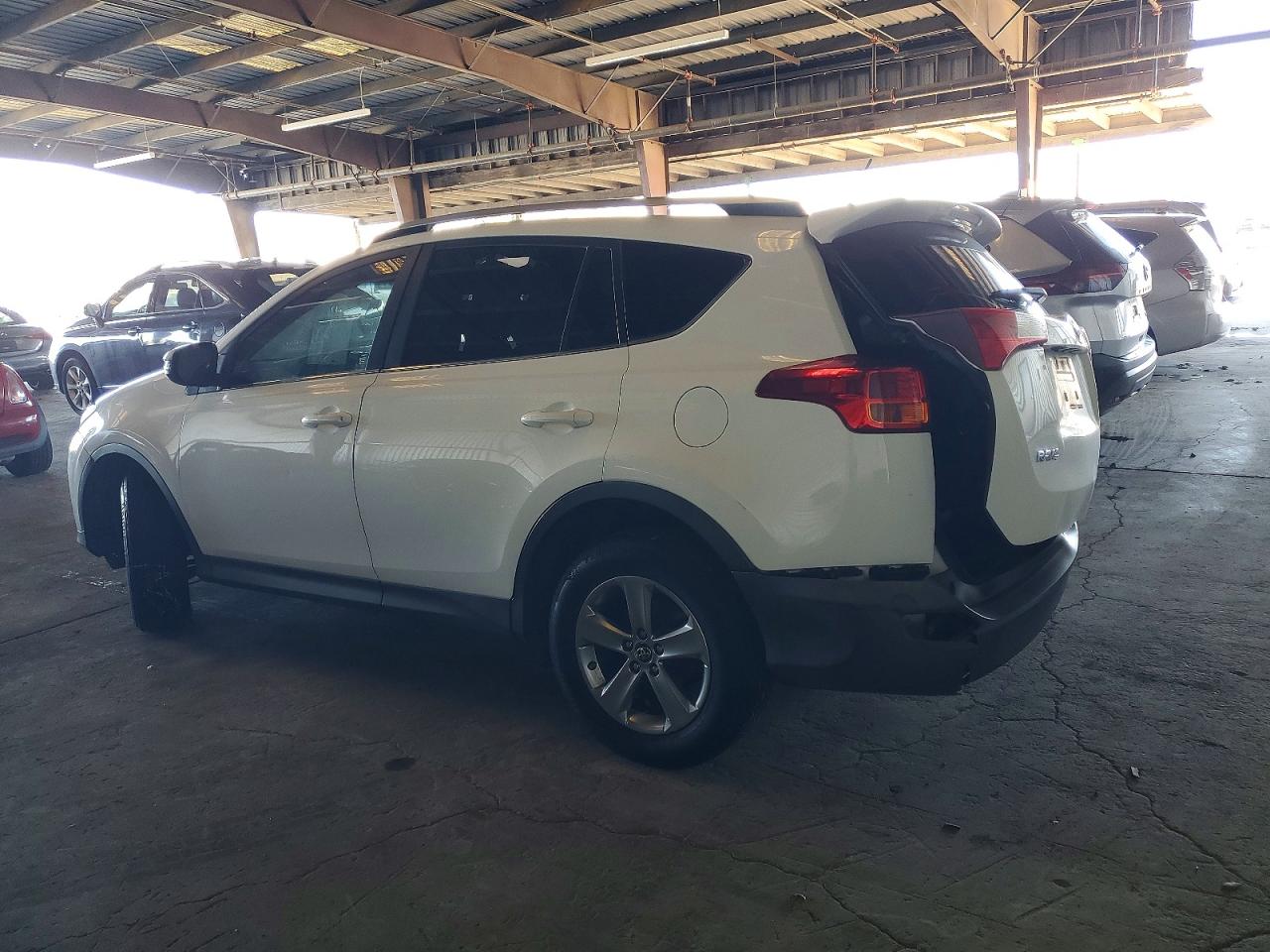 2015 TOYOTA RAV4 XLE photo 2
