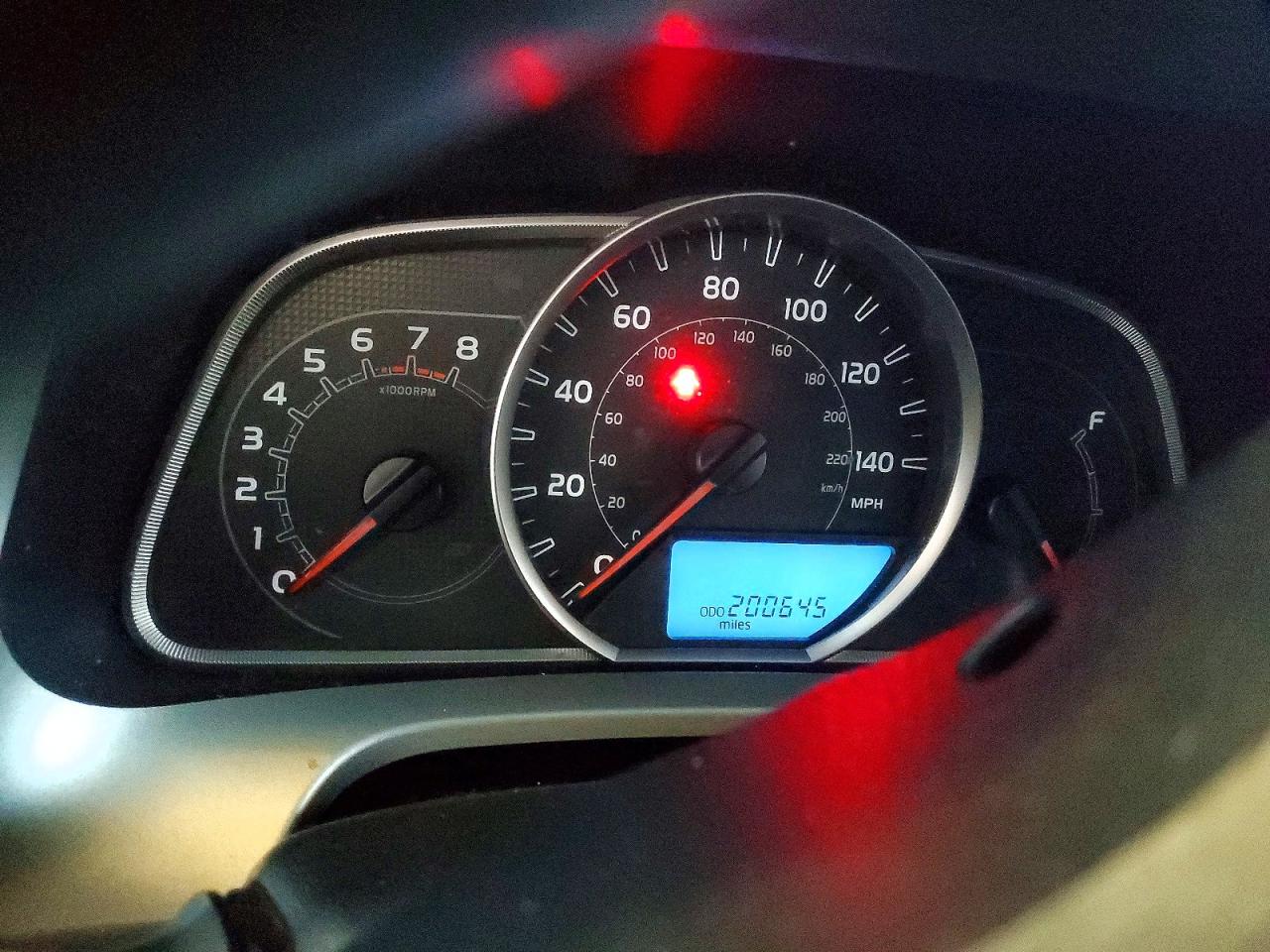 2015 TOYOTA RAV4 XLE photo 9