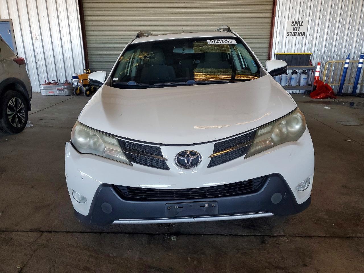 2015 TOYOTA RAV4 XLE photo 5