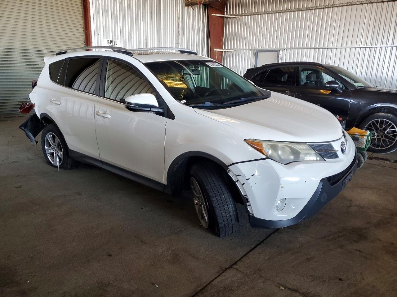 2015 TOYOTA RAV4 XLE photo 4