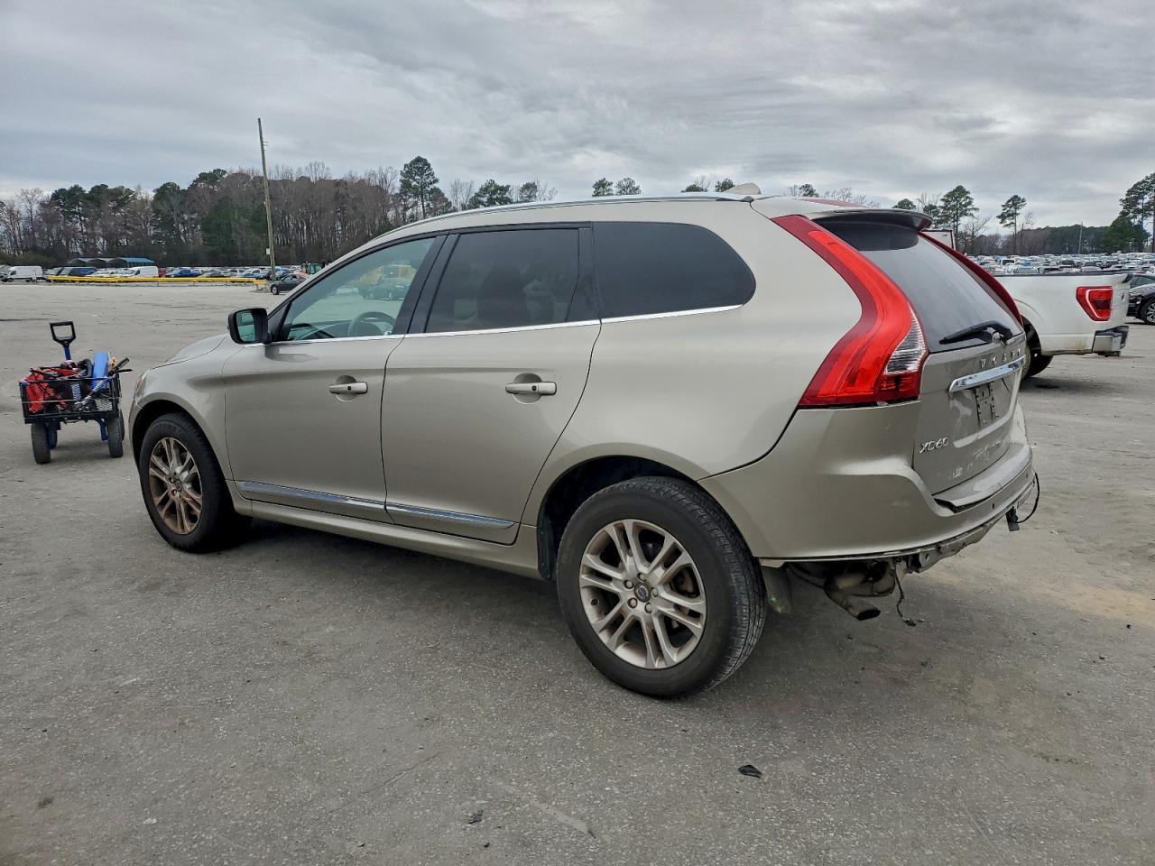 2016 VOLVO XC60 T5 PREMIER photo 2