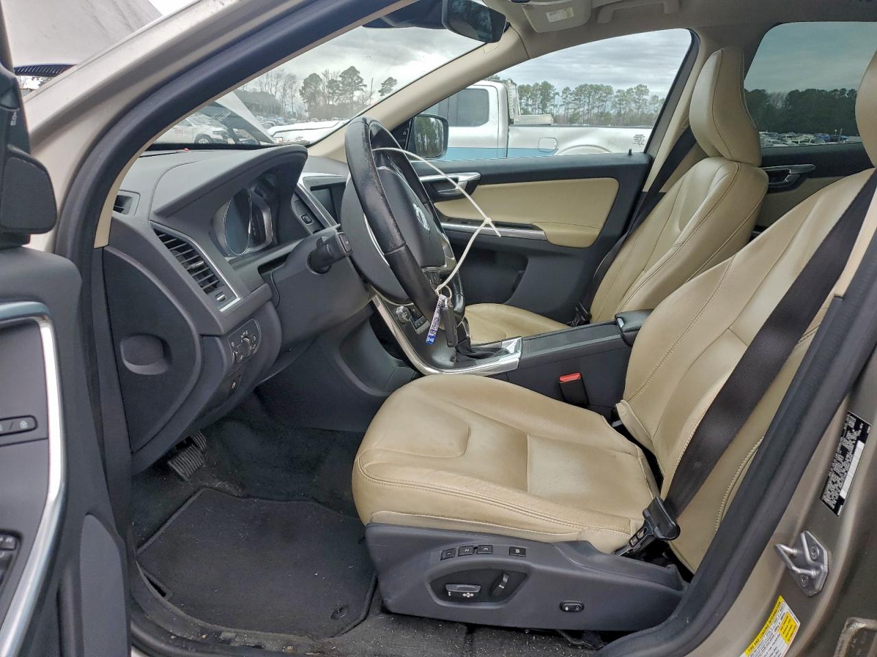 2016 VOLVO XC60 T5 PREMIER photo 7