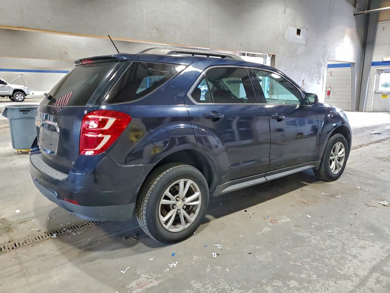 2017 CHEVROLET EQUINOX LT photo 3