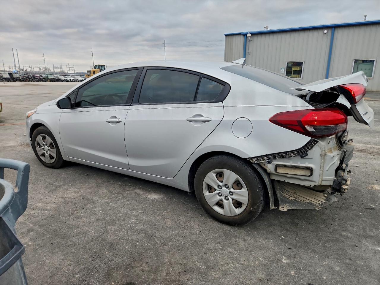 2017 KIA FORTE LX photo 2
