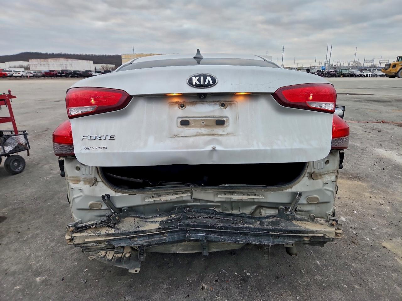 2017 KIA FORTE LX photo 6