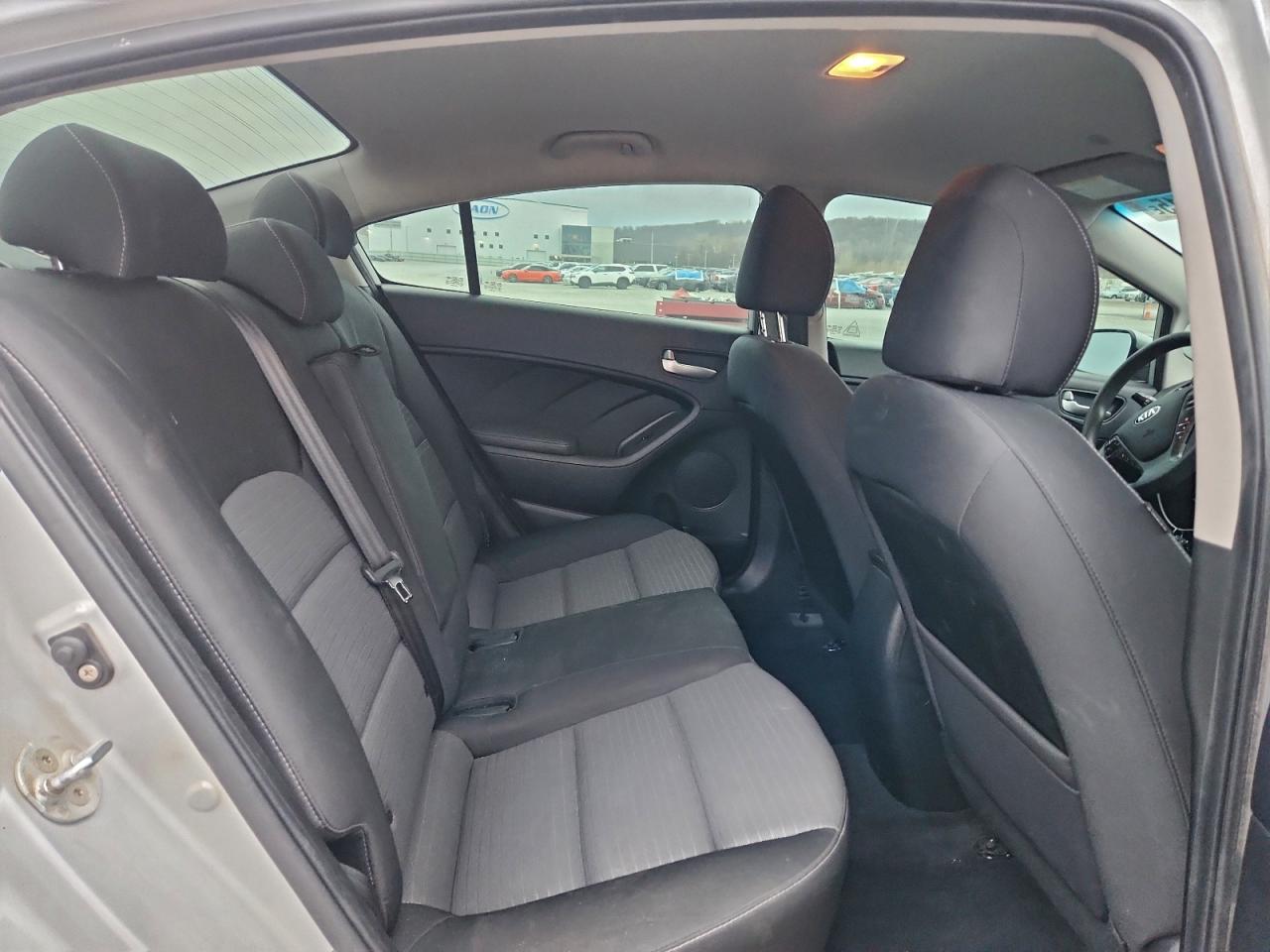 2017 KIA FORTE LX photo 10