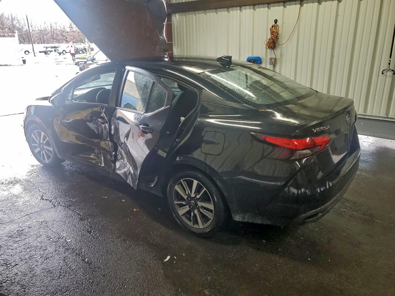 2021 NISSAN VERSA SV photo 3