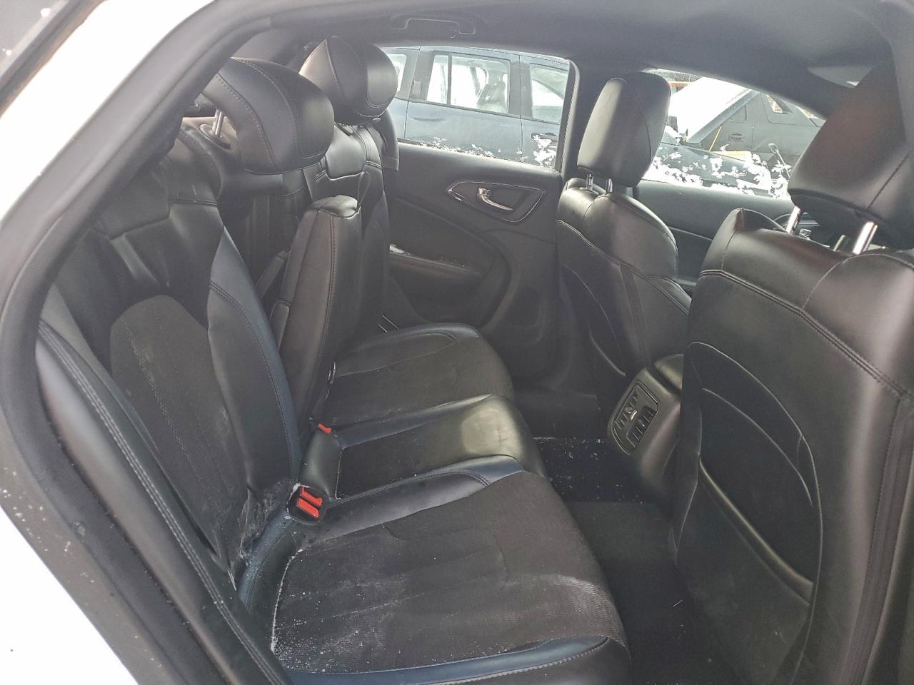2015 CHRYSLER 200 S photo 10