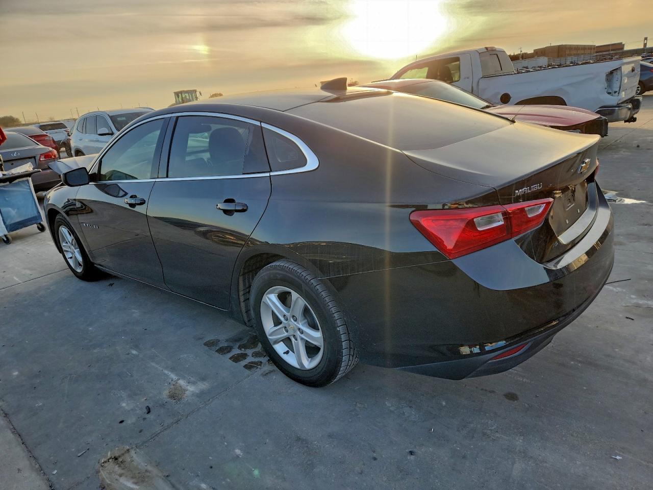 2022 CHEVROLET MALIBU LS photo 2