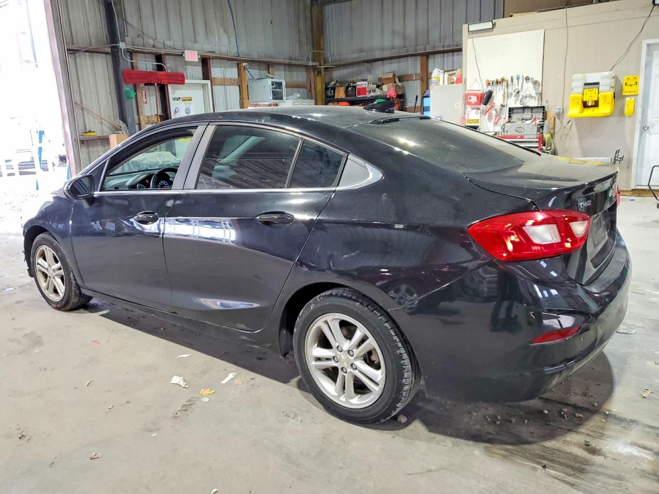 2017 CHEVROLET CRUZE LT photo 2