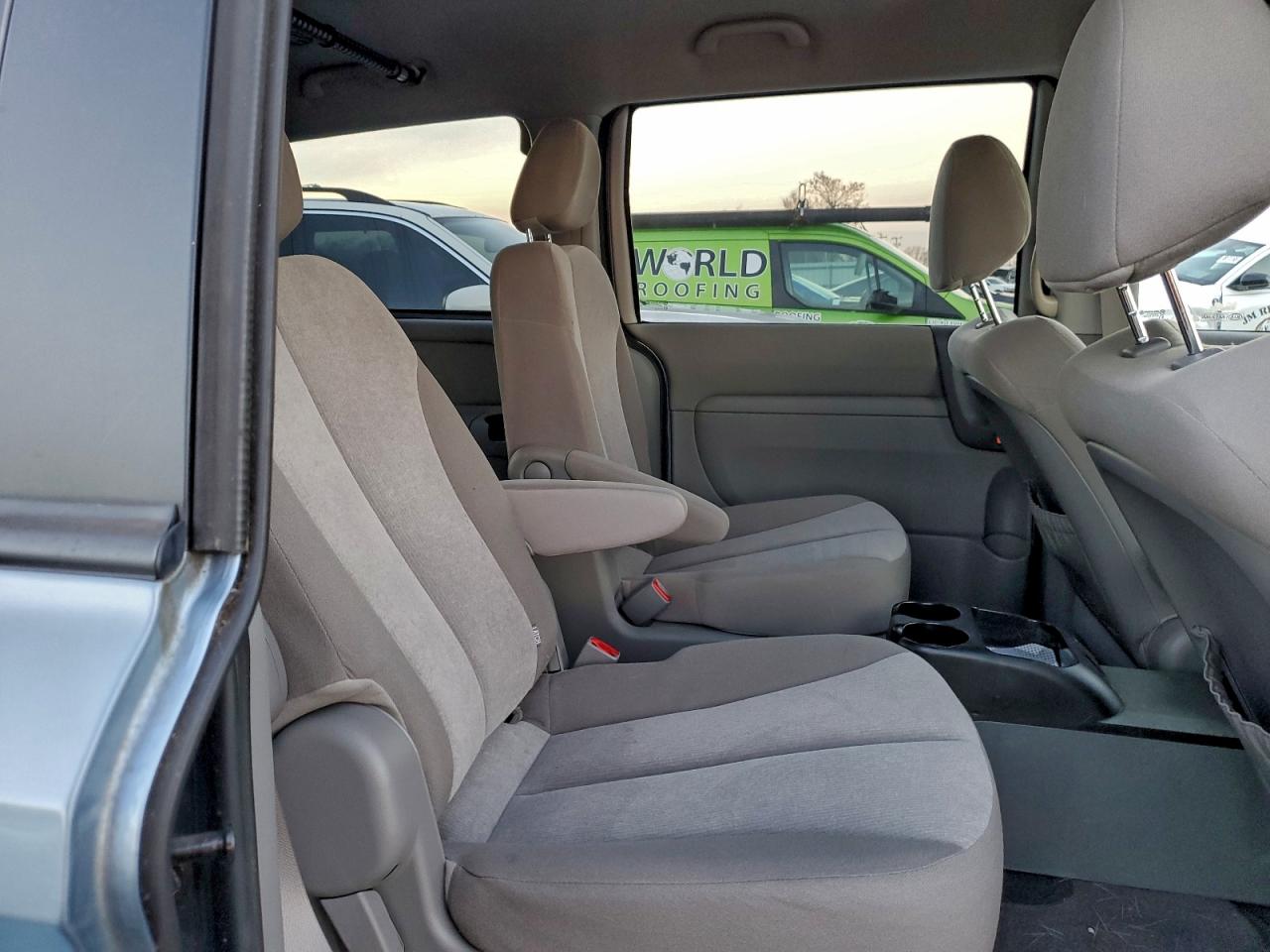 2012 KIA SEDONA LX photo 21