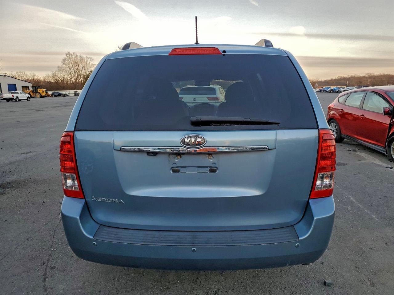 2012 KIA SEDONA LX photo 11