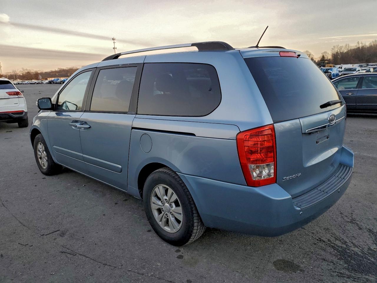 2012 KIA SEDONA LX photo 3