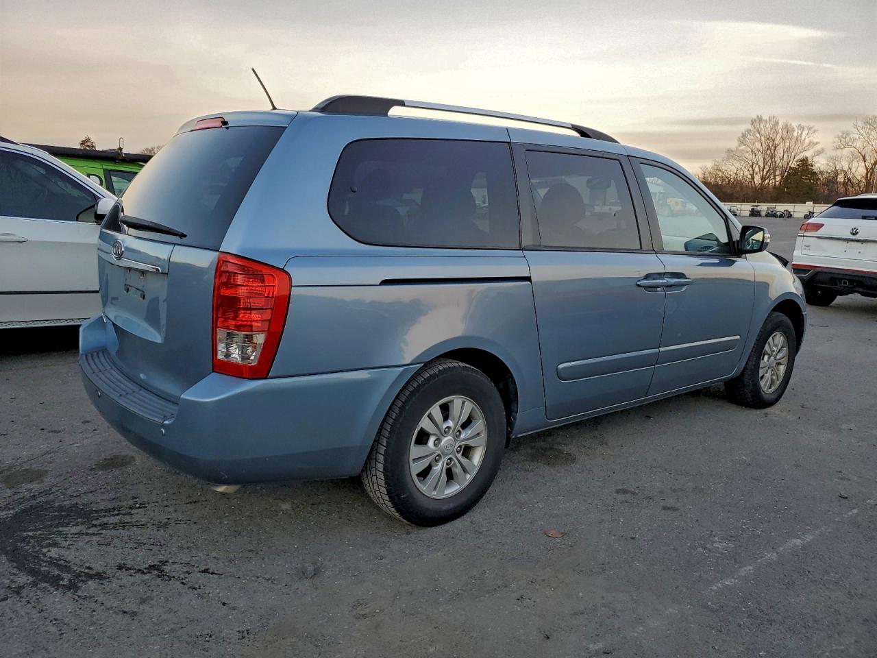 2012 KIA SEDONA LX photo 5