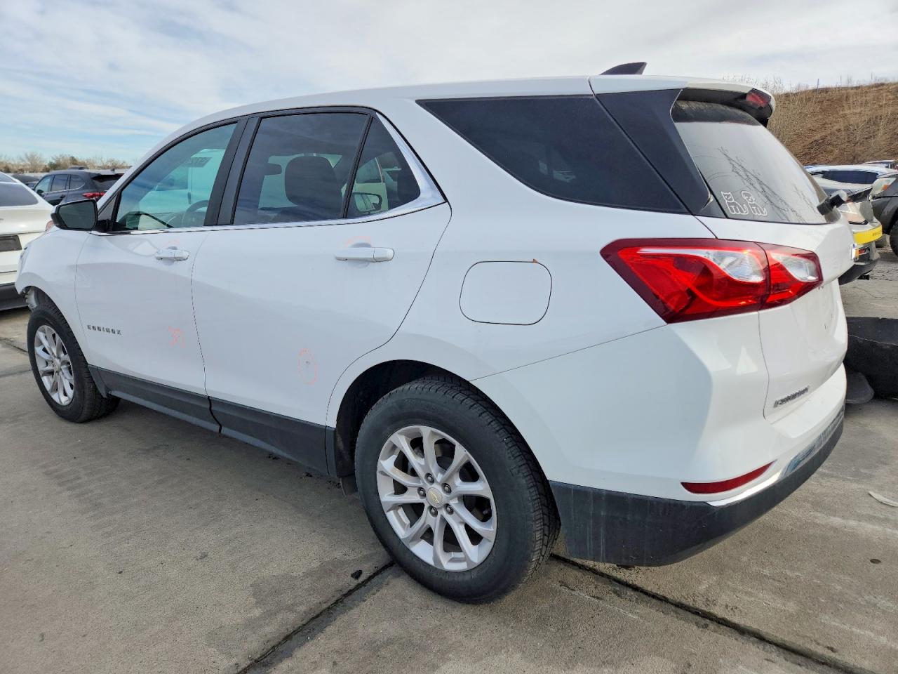 2021 CHEVROLET EQUINOX LT photo 3
