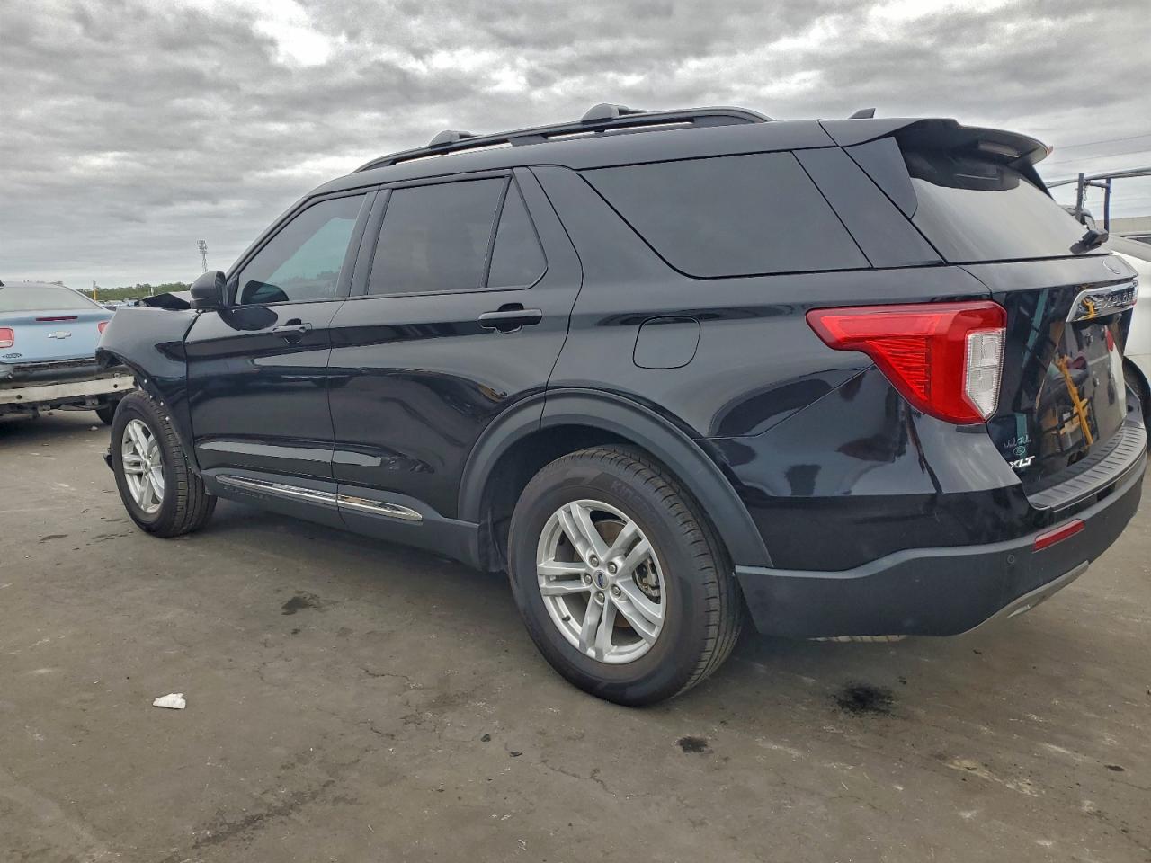 2023 FORD EXPLORER XLT photo 4