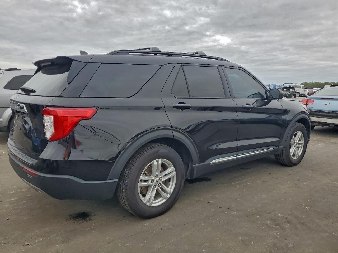 2023 FORD EXPLORER XLT photo 7